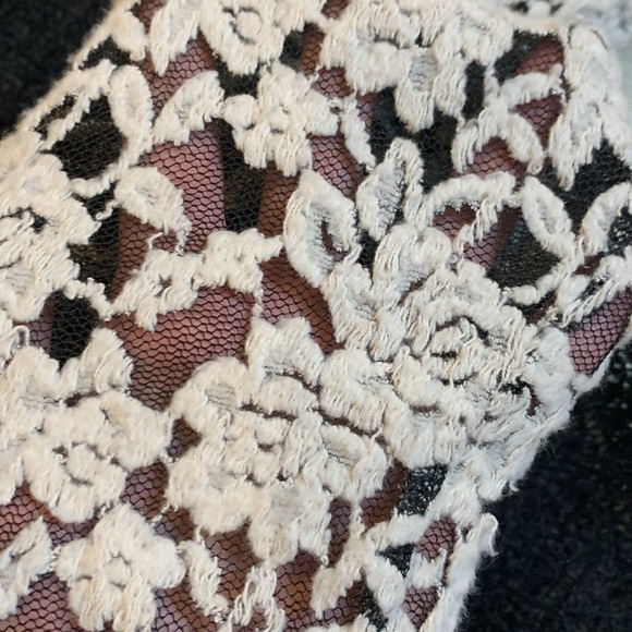 A’Reve long sleeve eyelash sweater with lace sleeves L - Picture 9 of 9